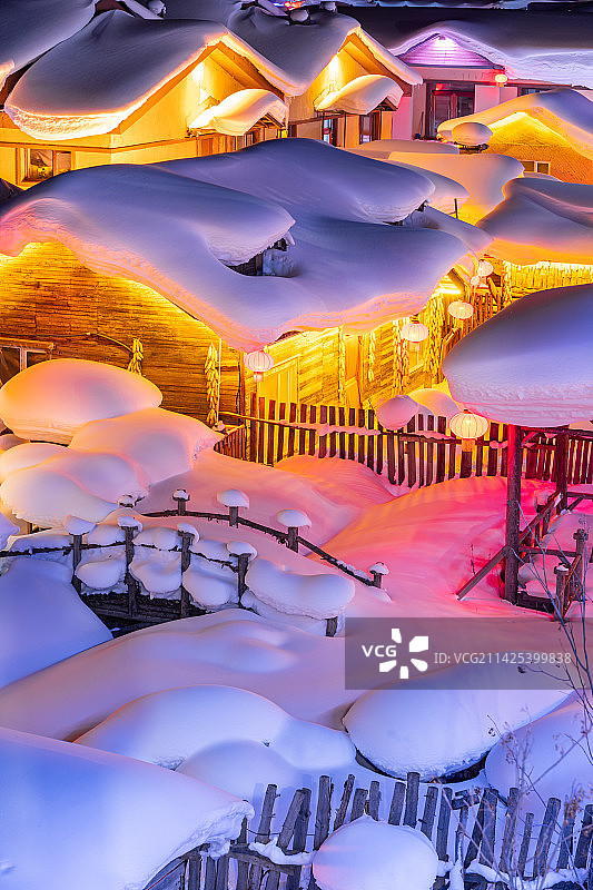 中国雪乡风景区夜景图片素材