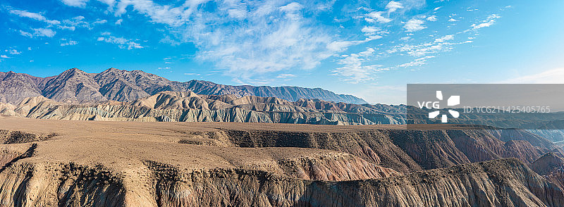 航拍：新疆独山子  丹霞 风蚀 雅丹地貌图片素材