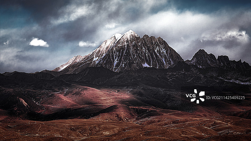 雅拉雪山图片素材