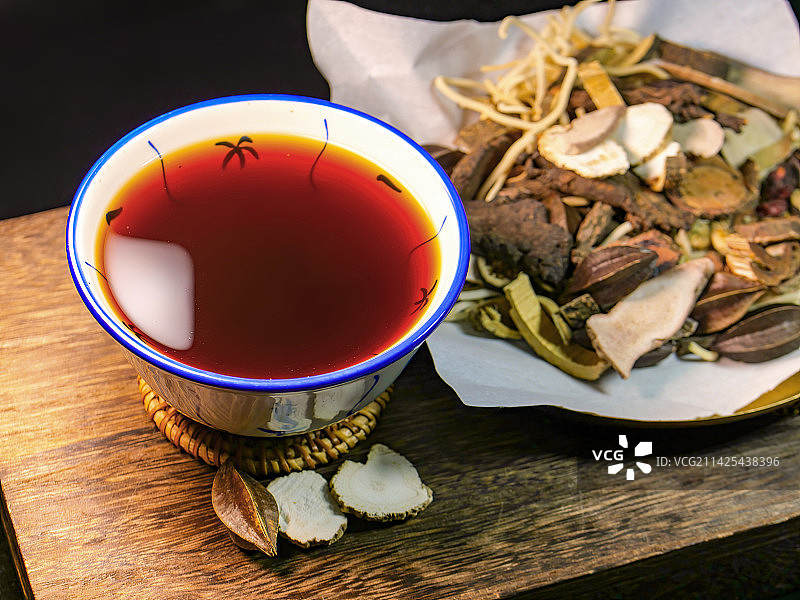 中药材熬制汤料养生保健中医药汤广式凉茶本草药方药膳大补炖汤预防疾病清热解毒消炎煎煮内服外用熬中药图片素材