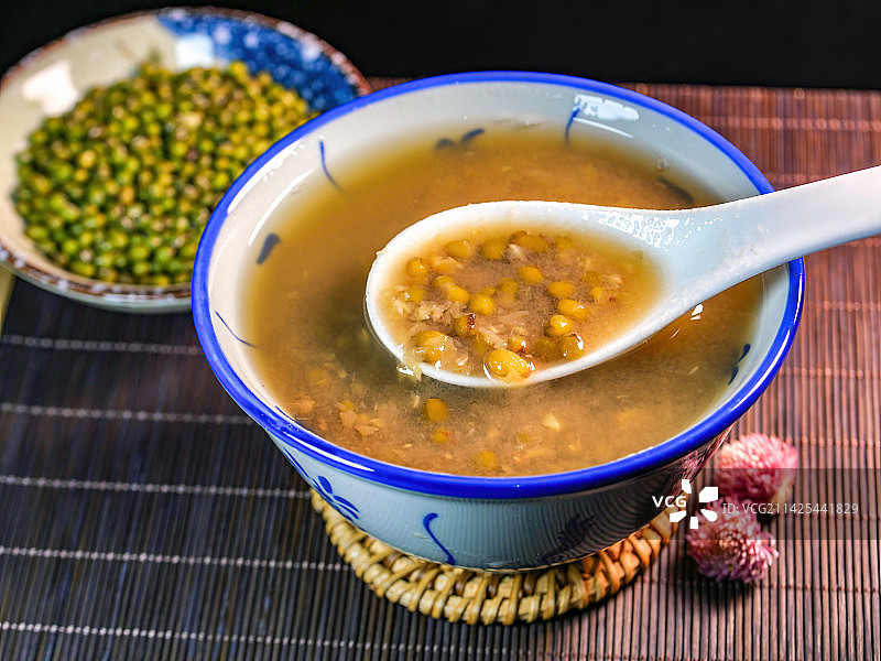 美味现煮手作绿豆糖水南方传统节气消暑粥品绿豆粥沙湾甜品广州番禺岭南特色甜汤岭南古法传承民间冰镇美食图片素材