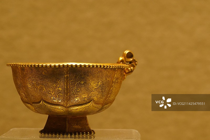 国家博物馆藏品 辽代 莲瓣形单柄金杯图片素材