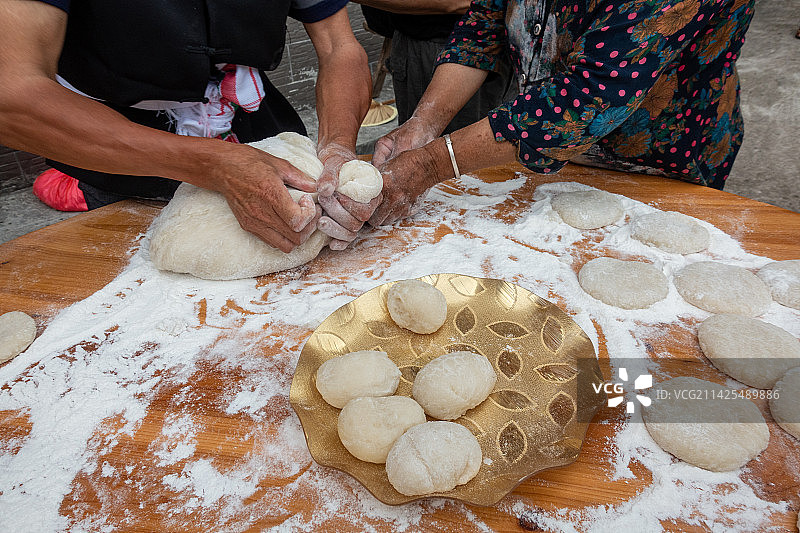 中国湖南省湘西糍粑美食，糍粑制作图片素材
