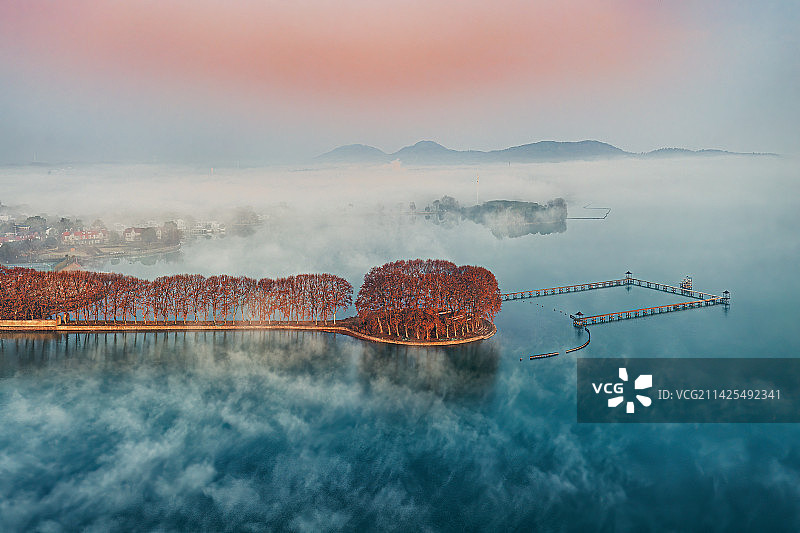 东湖晨雾图片素材