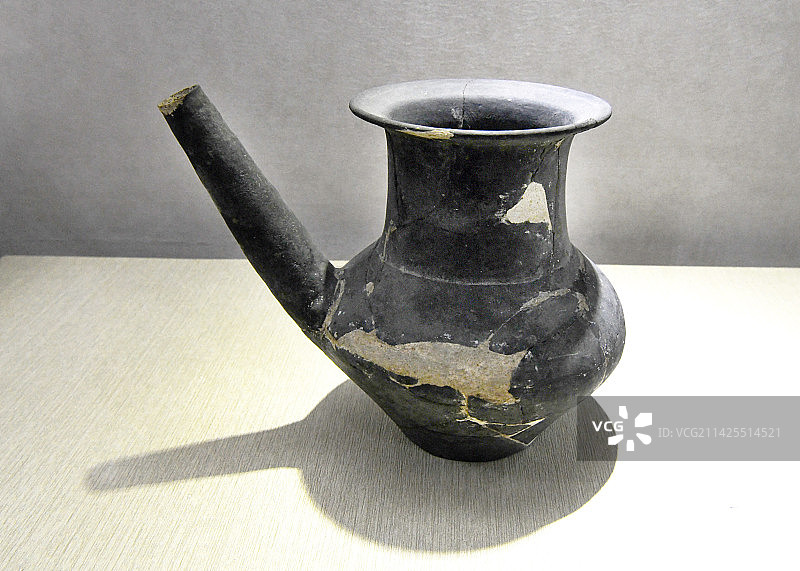 山东枣庄博物馆馆藏陶器——黑陶盉图片素材