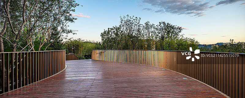 园林木板小路图片素材