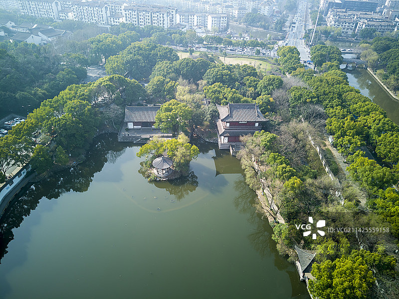 航拍春季的绍兴西园图片素材