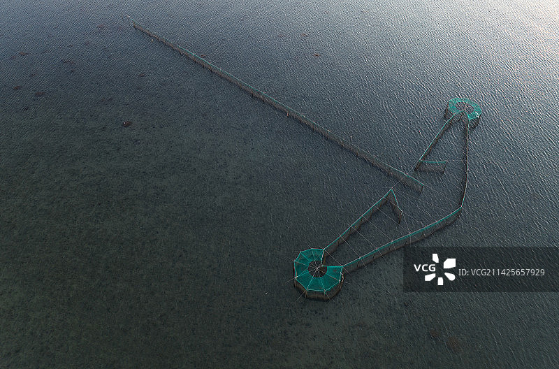 海洋上的捕鱼笼图片素材