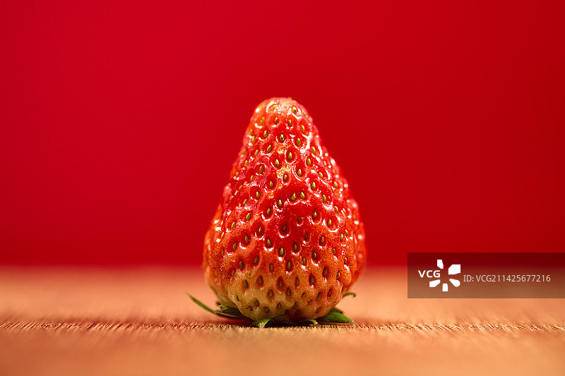 春天 草莓 红色 喜庆 静物图片素材