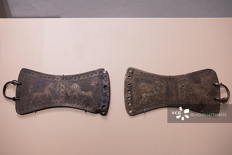 北京清华大学博物馆马具土耳其乌拉尔图王国铜合金宽17高8cm重70克图片素材