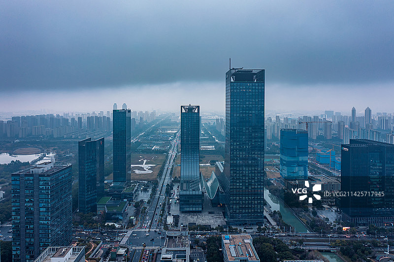 小雨下的苏州园区图片素材