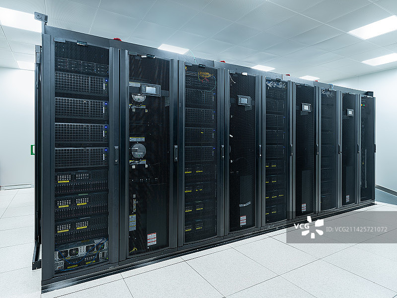 科技网络计算机房和服务器集群数据中心图片素材