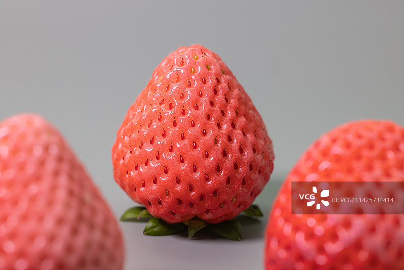 粉色草莓微距特写图片素材