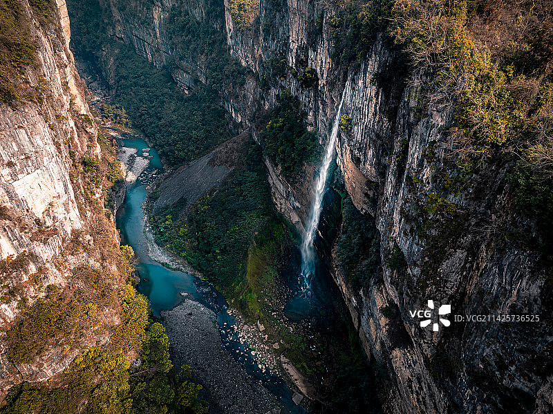 恩施大峡谷之云龙河地缝图片素材