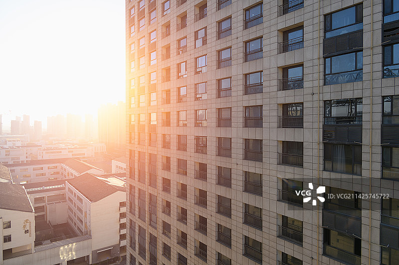 日出时的公寓图片素材