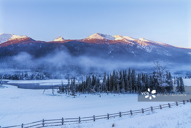 银色的喀纳斯图片素材