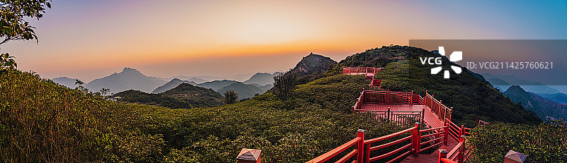 潮州凤凰山杜鹃花观赏台图片素材