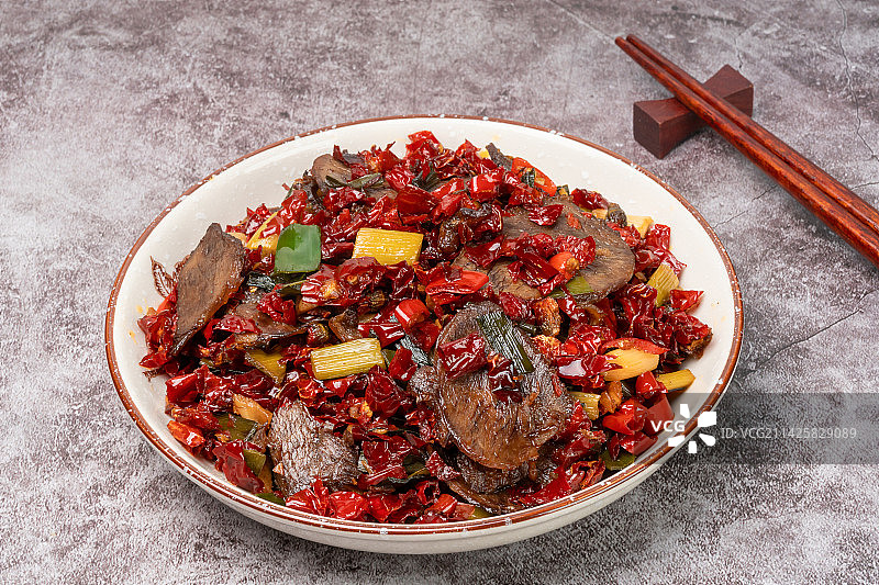餐饮菜品，经典硬菜，干辣椒炒牛肉图片素材