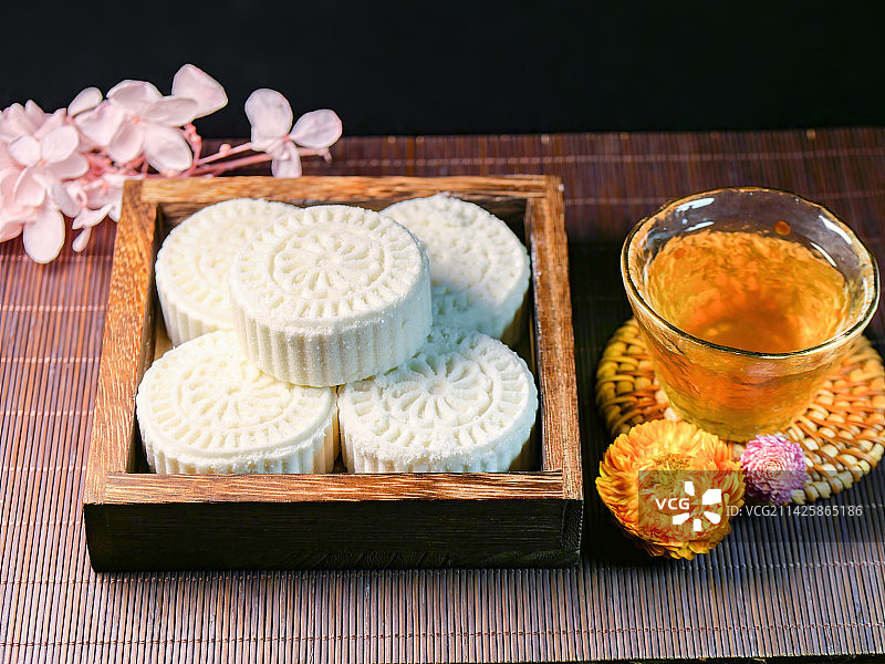 精致小份茶点白糖薏米淮山糕甜点广式冲茶小吃岭南白糖糕炒米饼美观经典老味道传统松软滋味米糕喝茶辅食凉糕图片素材
