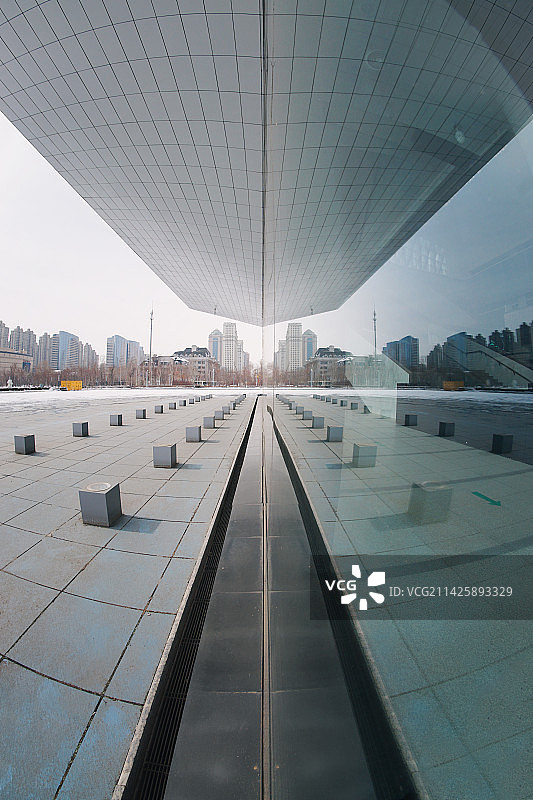 哈尔滨音乐厅，玻璃镜像图片素材