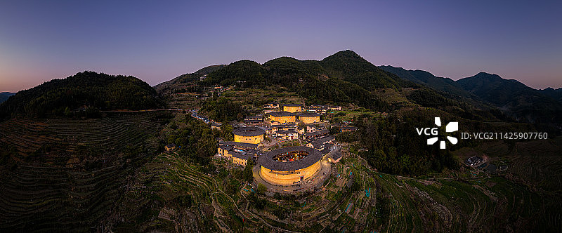 福建漳州南靖县田螺坑土楼四菜一汤图片素材