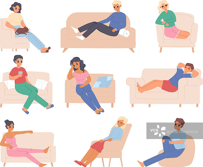 人们在沙发和椅子上放松地坐着图片素材