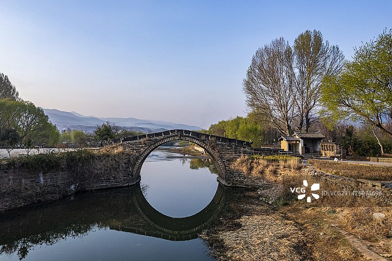 剑川县沙溪古镇的玉津桥图片素材