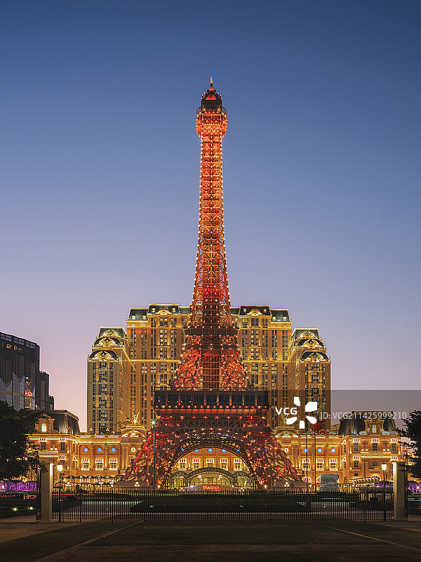 澳门巴黎人铁塔夜景图片素材
