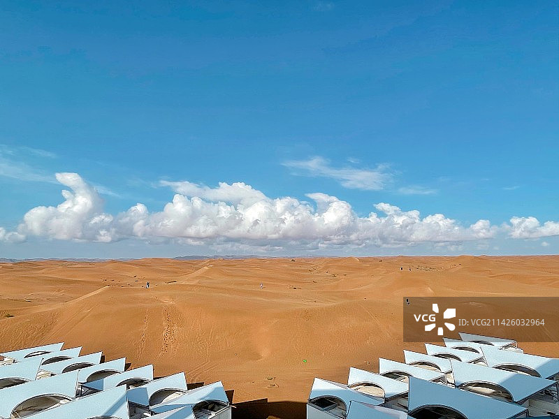 蓝天下的沙漠风光图片素材