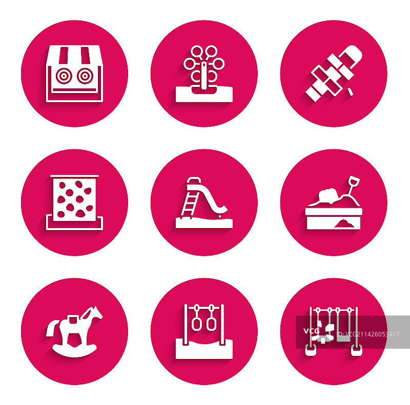 儿童滑梯、体操吊环和双人秋千图片素材