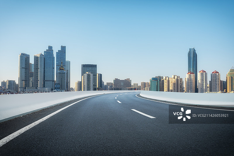 道路地面和城市风光图片素材