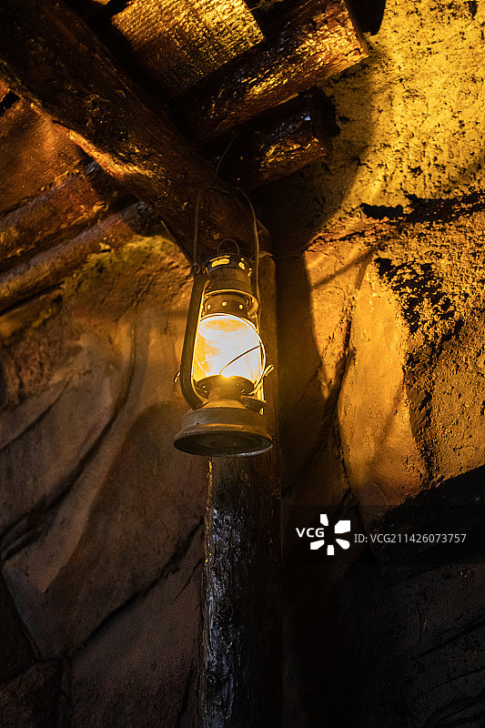 煤矿井下矿坑图片素材