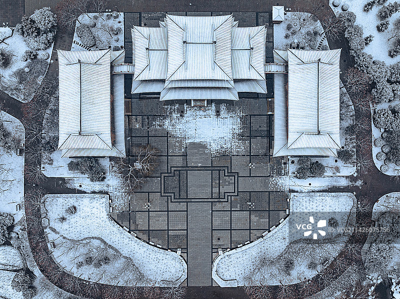 航拍雪后的西安青龙寺古建筑图片素材