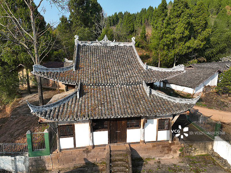 四川省遂宁市蓬溪县金仙寺大殿航拍图片素材