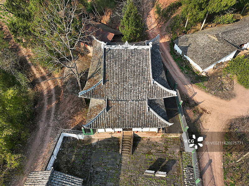 四川省遂宁市蓬溪县金仙寺大殿航拍图片素材