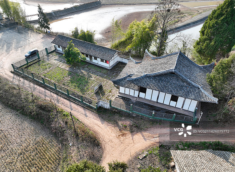 四川省遂宁市蓬溪县金仙寺大殿航拍图片素材