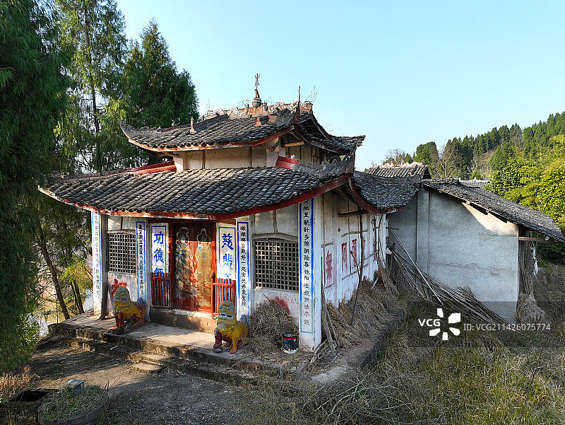 四川省遂宁市蓬溪县金仙寺大殿航拍图片素材