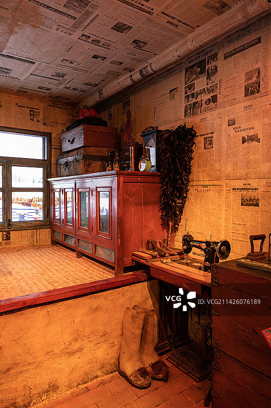 七台河博物馆展示的东北传统民居室内场景图片素材