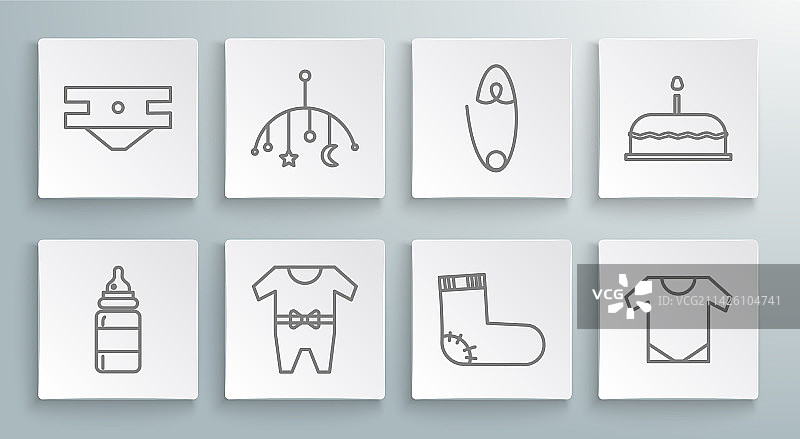 婴儿奶瓶摇篮悬挂玩具衣服套装图片素材