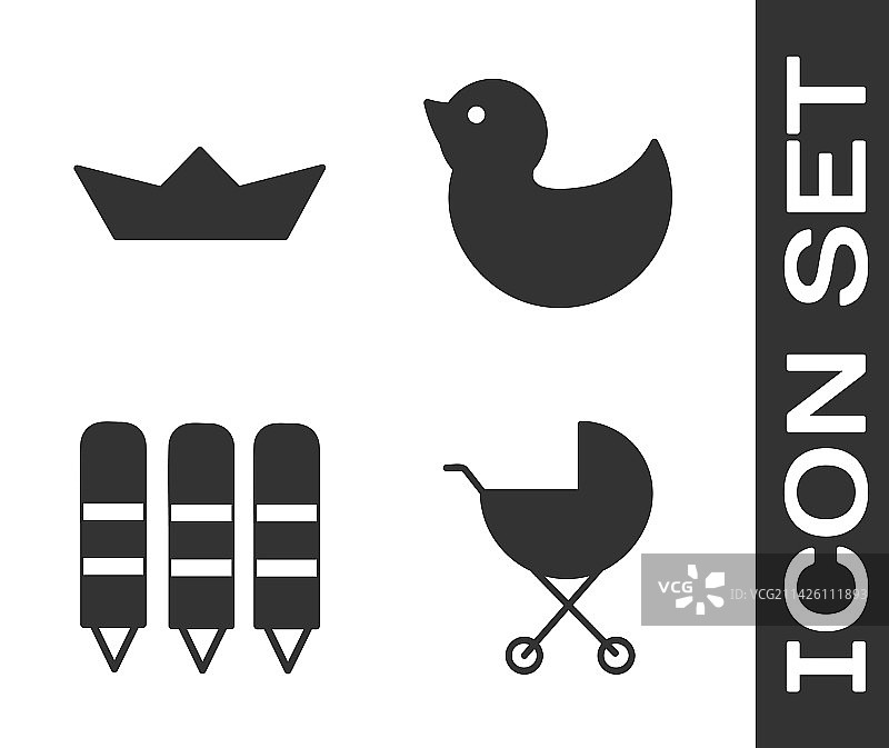 婴儿车、折叠纸船和蜡笔图片素材