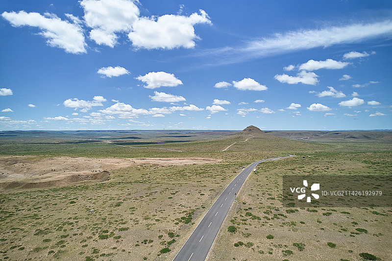 航拍草原公路图片素材