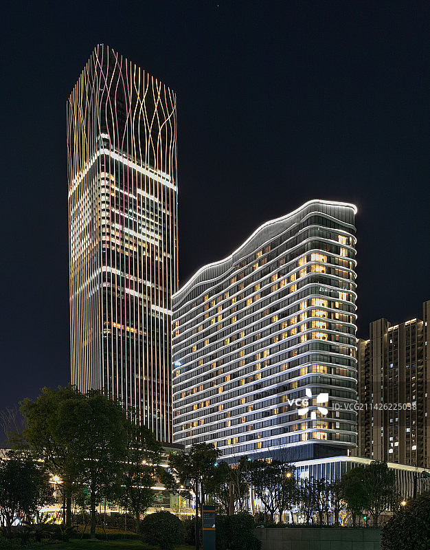 上海前滩太古里办公酒店夜景图片素材