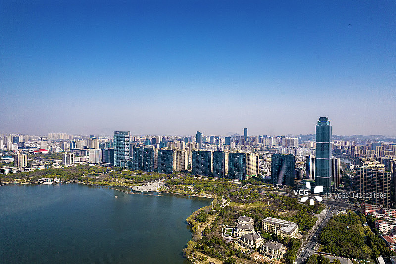 绍兴市柯桥区城市风光航拍，瓜渚湖湖滨公园图片素材