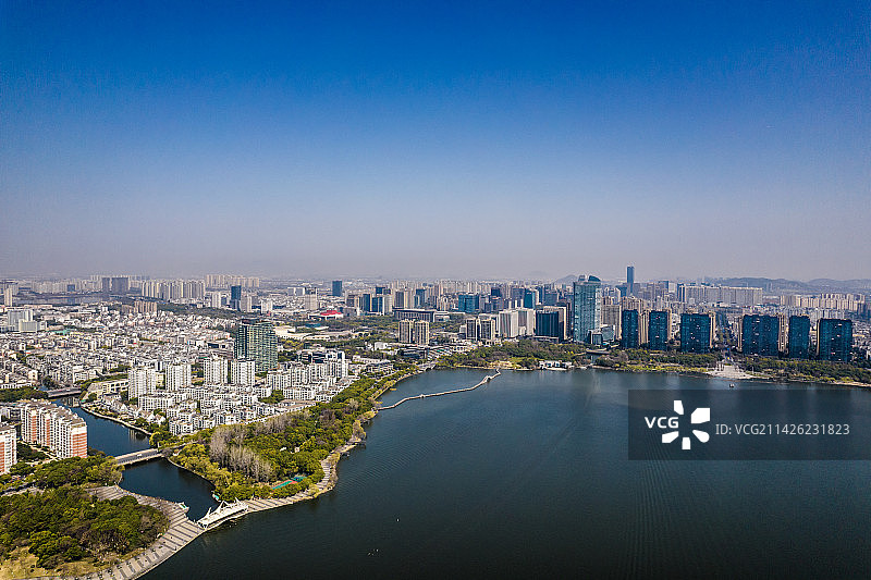 绍兴市柯桥区城市风光航拍，瓜渚湖湖滨公园图片素材