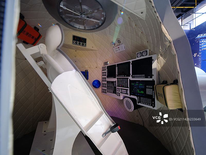 中国山东省科技馆展厅神舟飞船返回舱图片素材