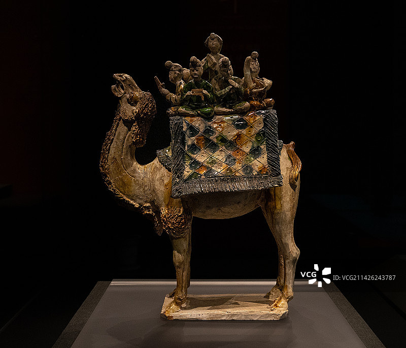 陕西历史博物馆文物之唐代的三彩载乐骆驼俑图片素材