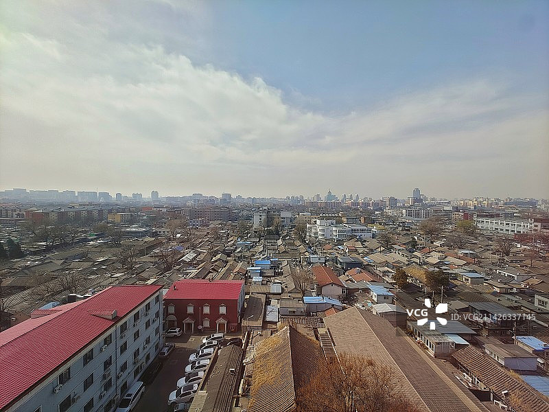 蓝天白云下北京胡同高视角图片素材