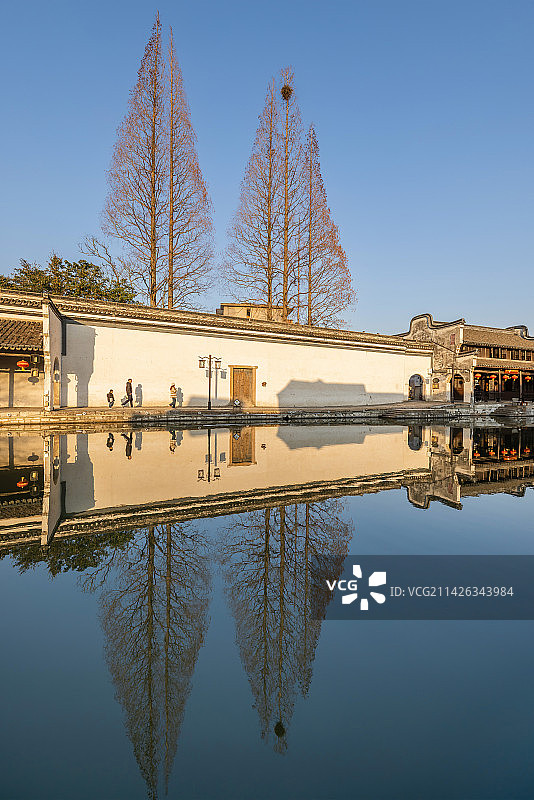湖州南浔古镇百间楼水乡倒影风光图片素材