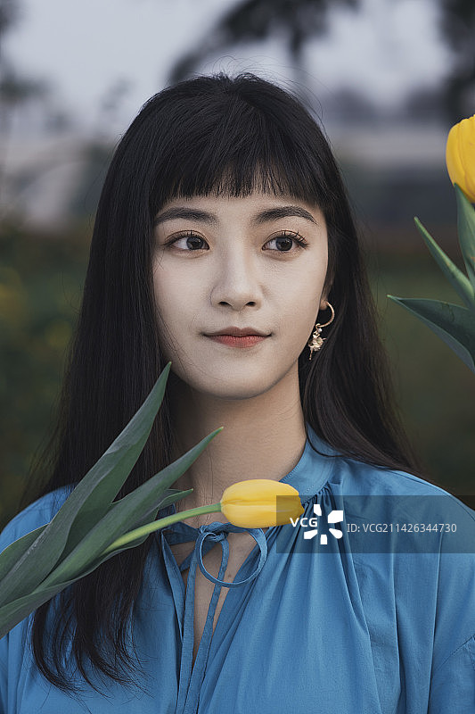 郁金香美女小姐姐图片素材