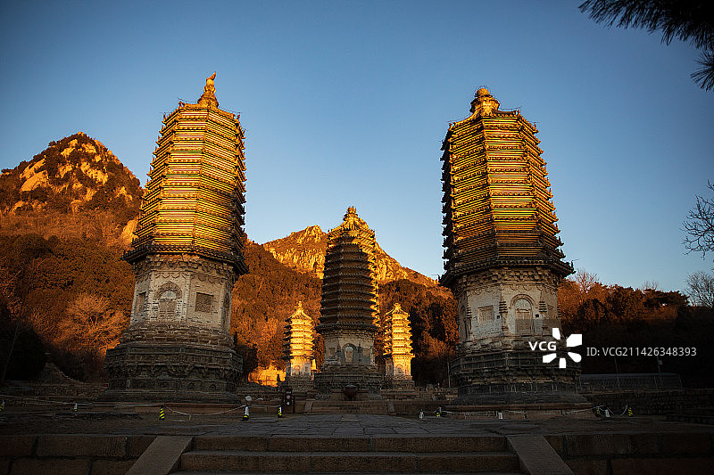 日出银山塔林图片素材